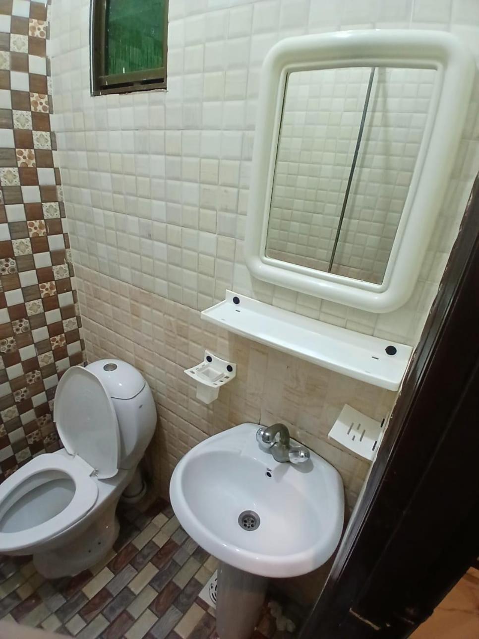 Goho Rooms Badar Karaçi Dış mekan fotoğraf